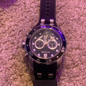 im selling a watch if you want it